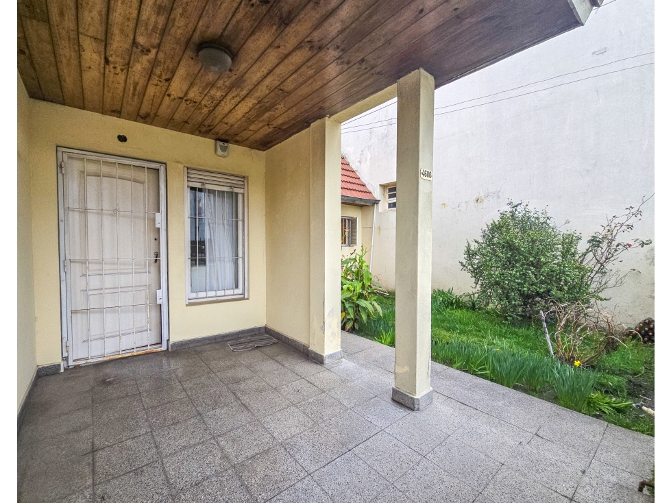 Chalet 3 amb. con dependencia y patio. Apto crédito- Rosales y Cerrito - 2