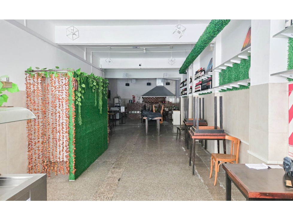 Local en dos plantas de 359m2 + - Av. P. Luro y España — foto 4