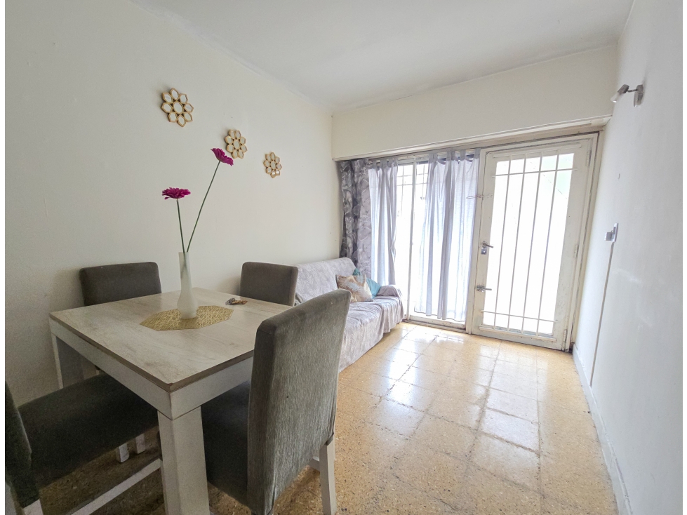 Dúplex 3 amb. con patio al frente - Parque Luro