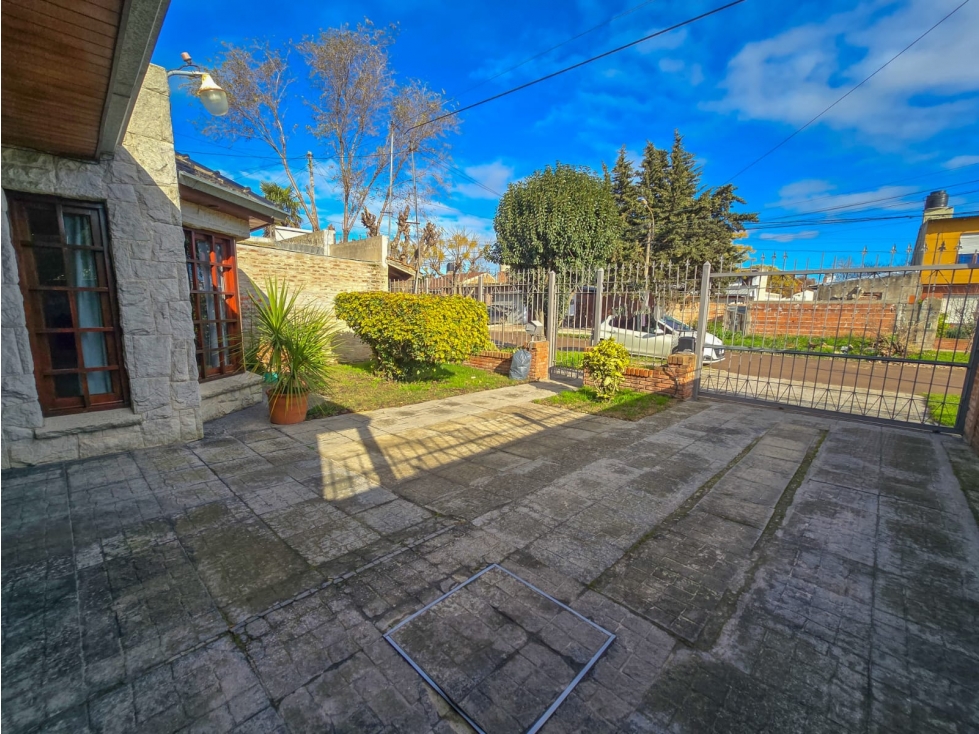 Chalet 4 amb. garage, parque- Ap. crédito - Guanahani y Int. Vignolo - 2