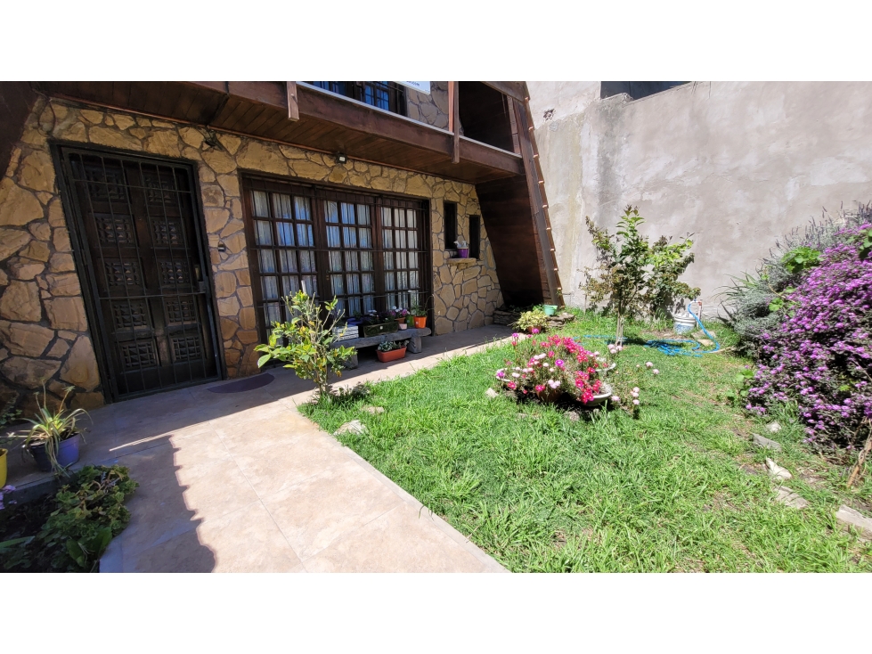 Casa Alpino 4 amb. - Vucetich y Av. Mario Bravo - 2