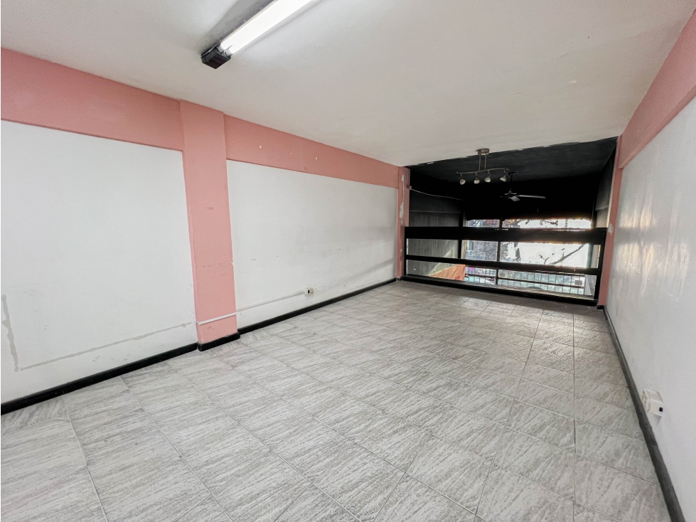 Local + espacio para auto descubierto- Salta y Rivadavia — foto 4