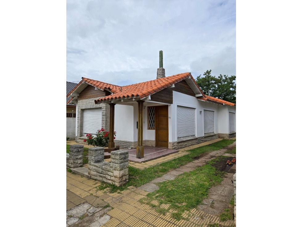 Chalet 4 amb. con garaje y patio - N. Ezeyza y B. Mitre, Cnel. Vidal - 3
