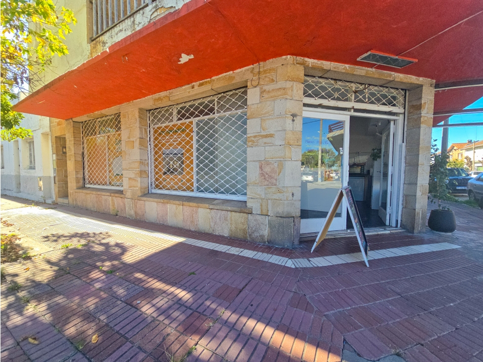 Block: Chalet 3 amb + Depto 3 amb. + 2 Locales-12 de Octubre y Savio - 4