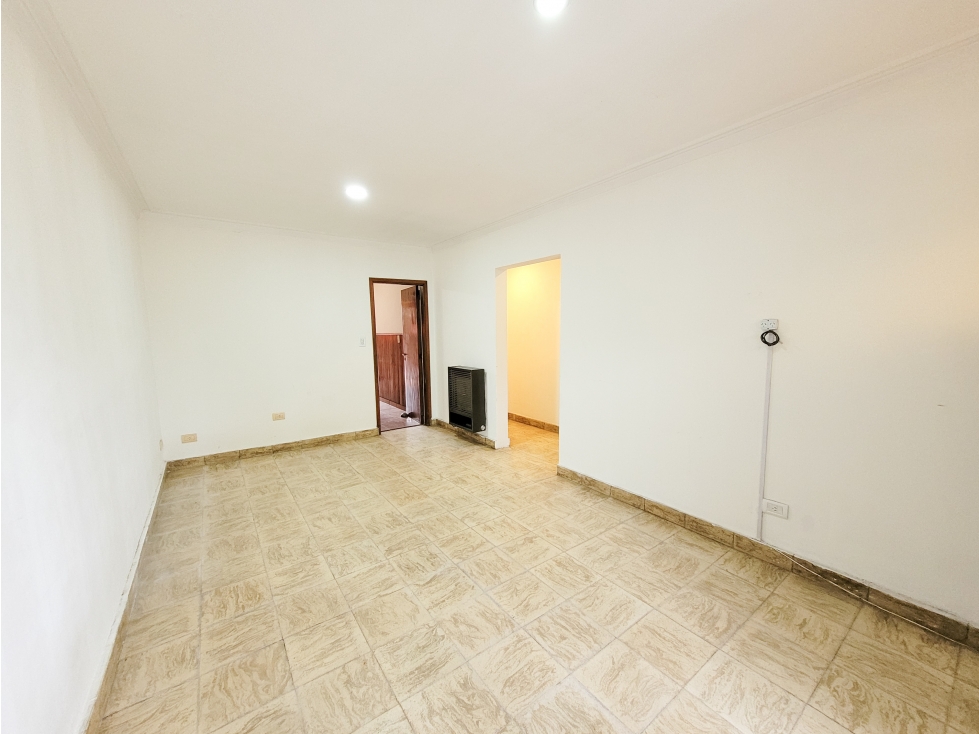 Casa 4 amb. + Losa + entrada p/ autos- Ap. crédito -Puan y G. Guerrico - 3