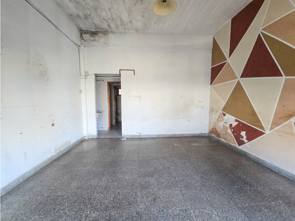 Local de 20m2 - Ayolas y Av. Polonia - 4