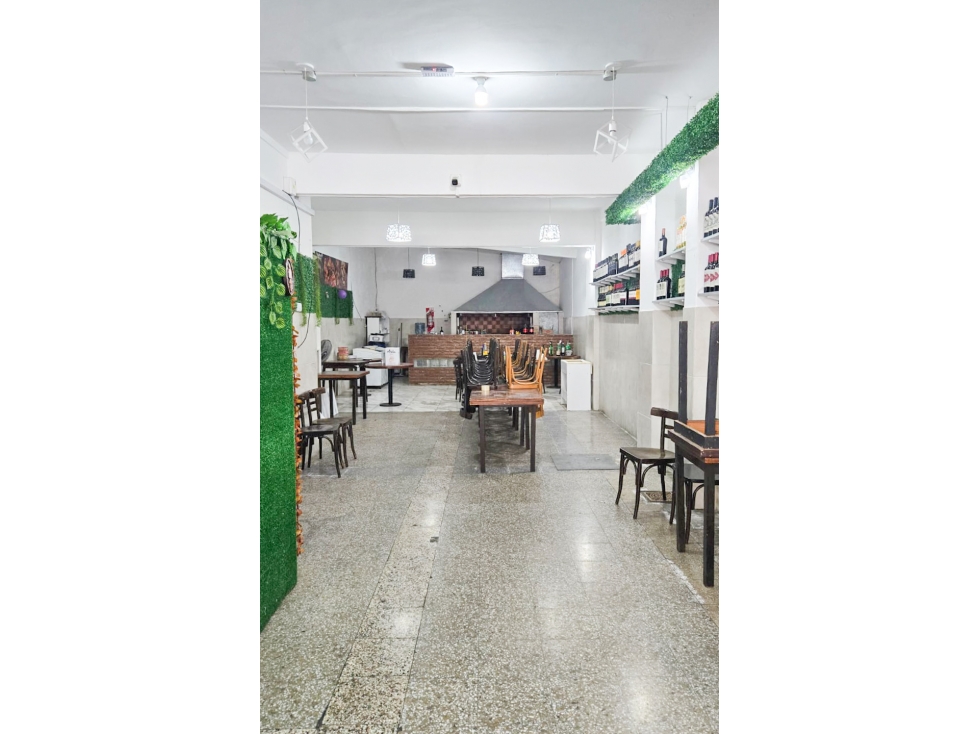 Local en dos plantas de 359m2 + - Av. P. Luro y España — foto 5