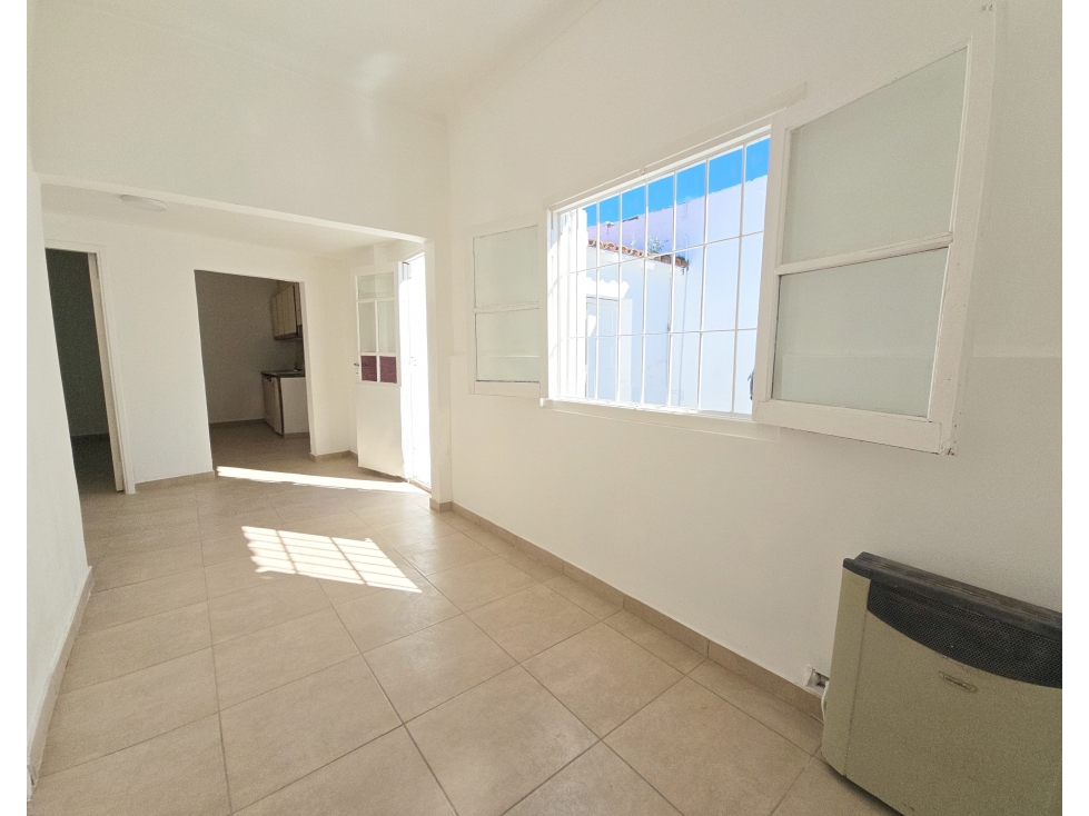 Casa 3 amb. con entrada p/auto, garage y patio- Las Avenidas — foto 6