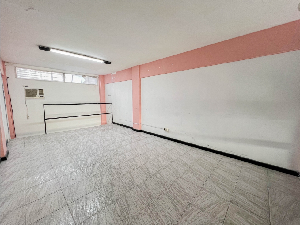 Local + espacio para auto descubierto- Salta y Rivadavia — foto 5