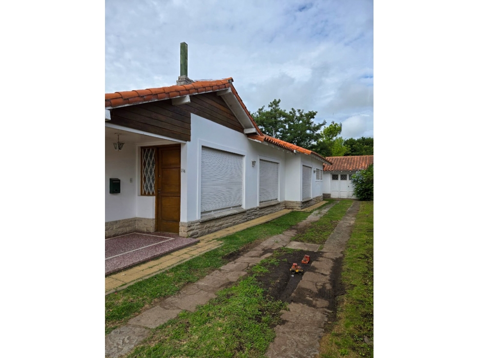Chalet 4 amb. con garaje y patio - N. Ezeyza y B. Mitre, Cnel. Vidal - 4