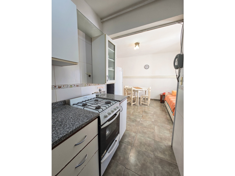 Departamento 2 amb. con balcón - Sarmiento y Rawson — foto 5