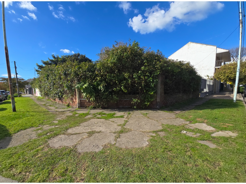 Lote de esquina 265m2 - Santa Fe y Larrea - 2