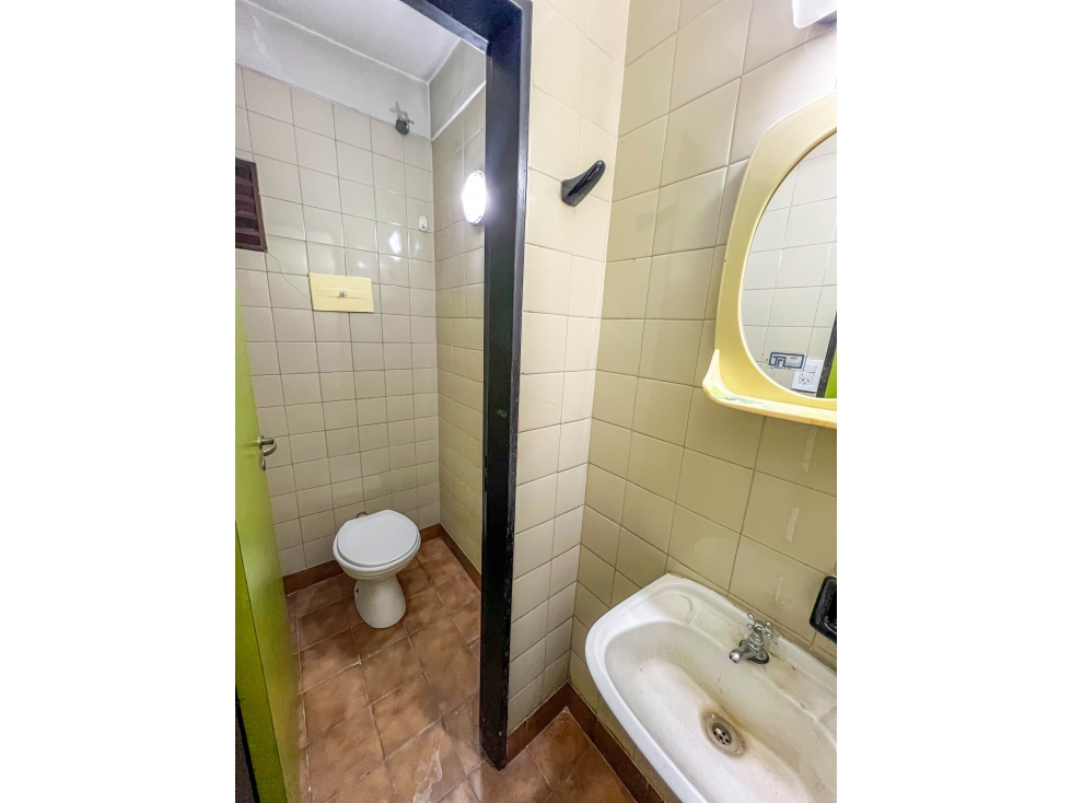 Local + espacio para auto descubierto- Salta y Rivadavia — foto 6