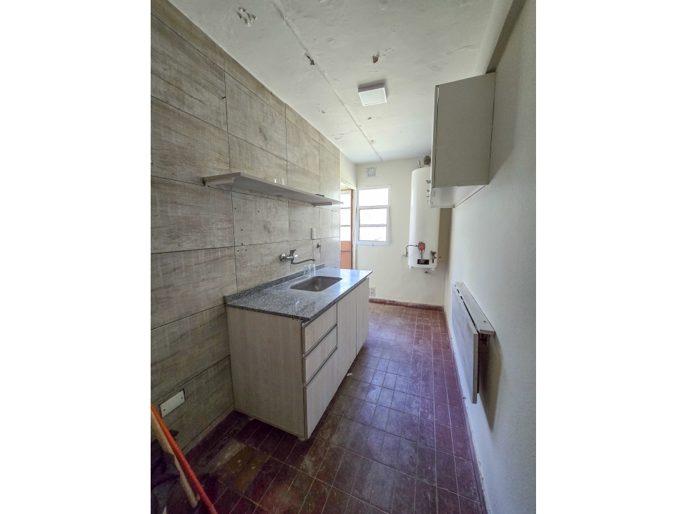 Departamento 5 amb. externo - Av. Polonia e Irala — foto 5