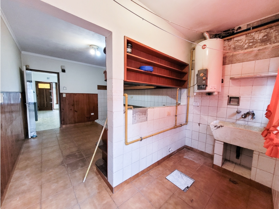 Casa 4 amb. + Losa + entrada p/ autos- Ap. crédito -Puan y G. Guerrico - 6