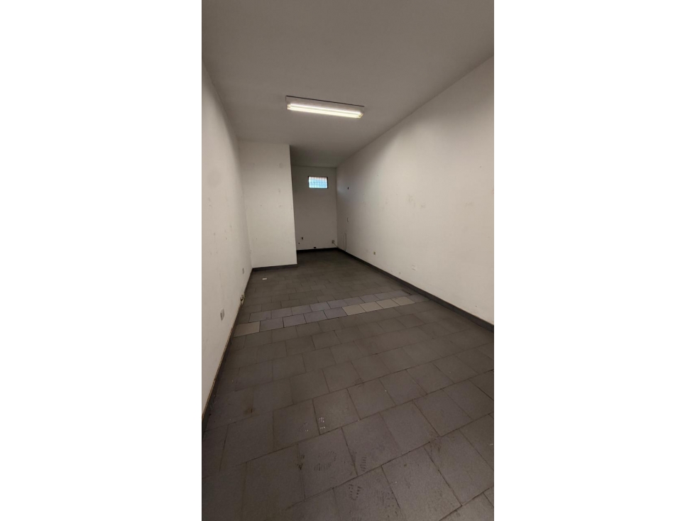 Local de 27m2 - Batan - 2