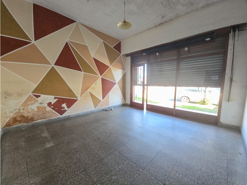 Local de 20m2 - Ayolas y Av. Polonia - 6