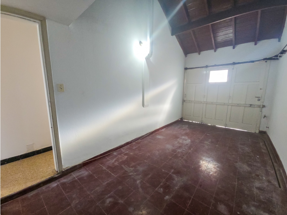 Casa 3 amb. con garage y patio - 14 de Julio y Avellaneda - 6