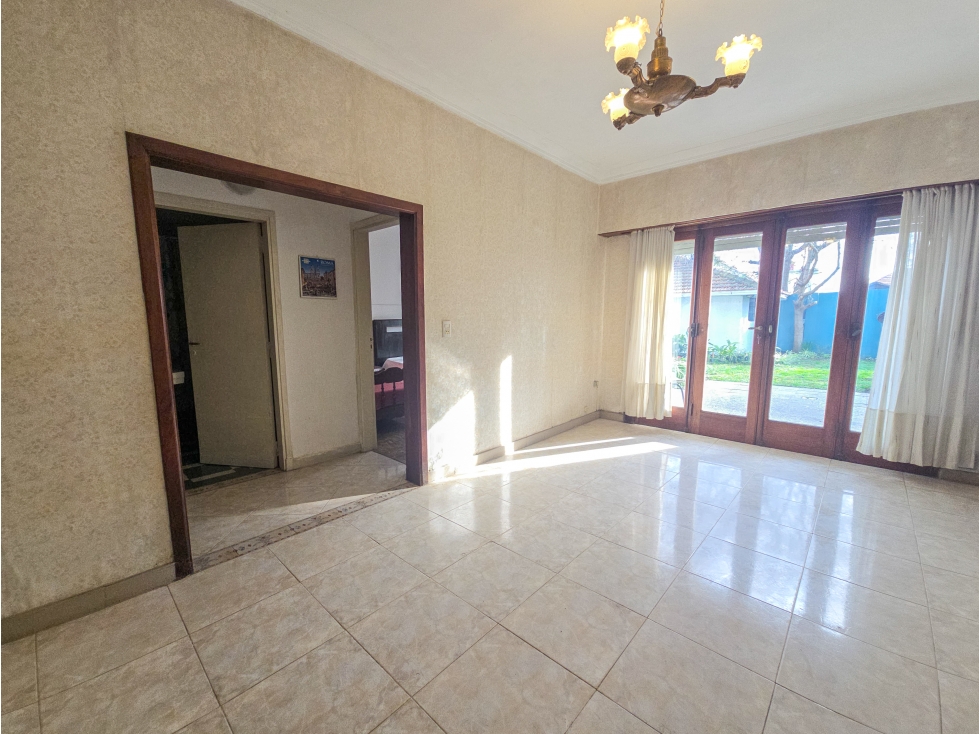 Chalet 3 amb. parque, garage + Depto. 2 amb. - Sarmiento y Pringles - 6