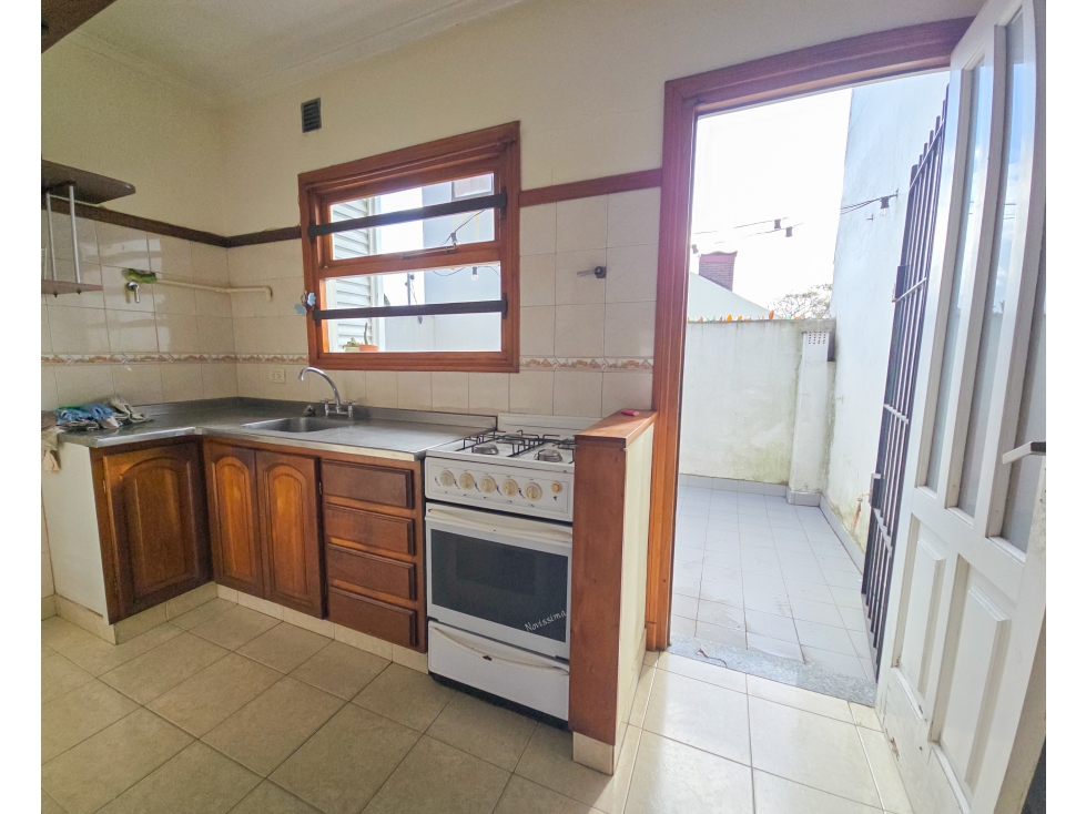 Departamento 2 amb. con patio (1° piso por esc.) - Funes y Avellaneda - 5