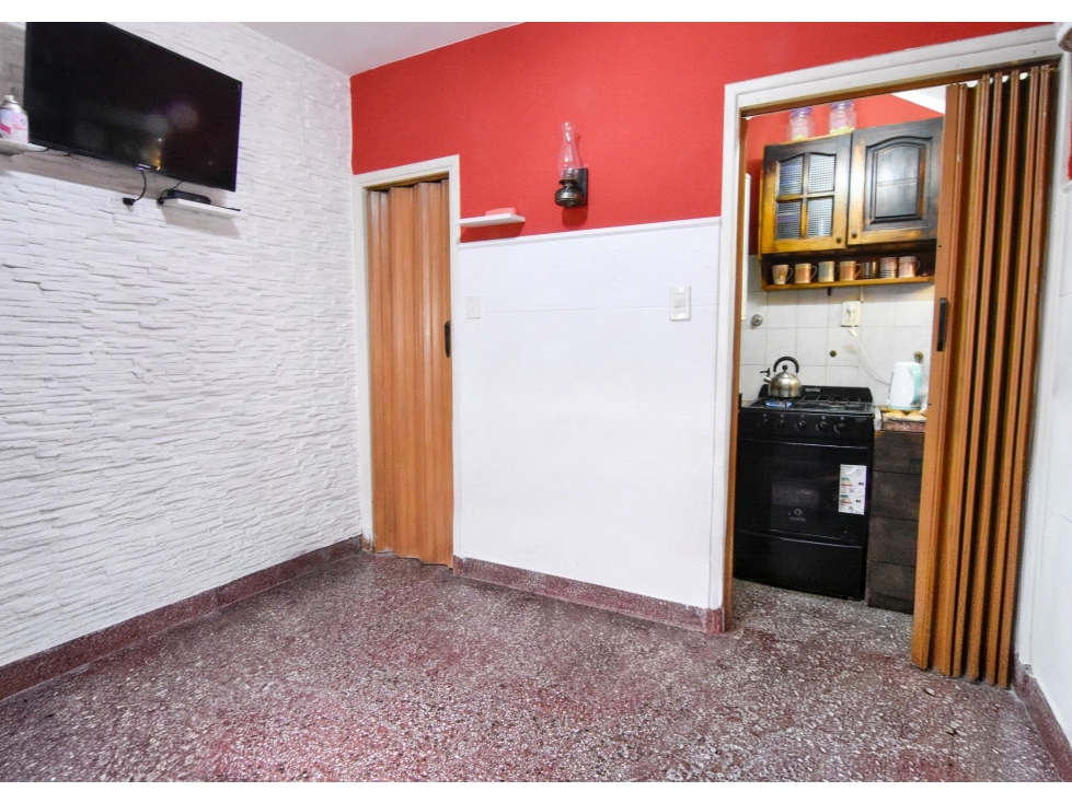 PH 2 amb. con patio - Santiago del Estero y Larrea - 2
