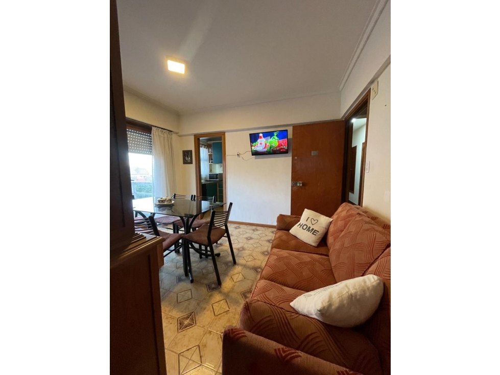 Departamento 1 amb y 1/2 con balcòn- La Rioja y Balcarce — foto 4