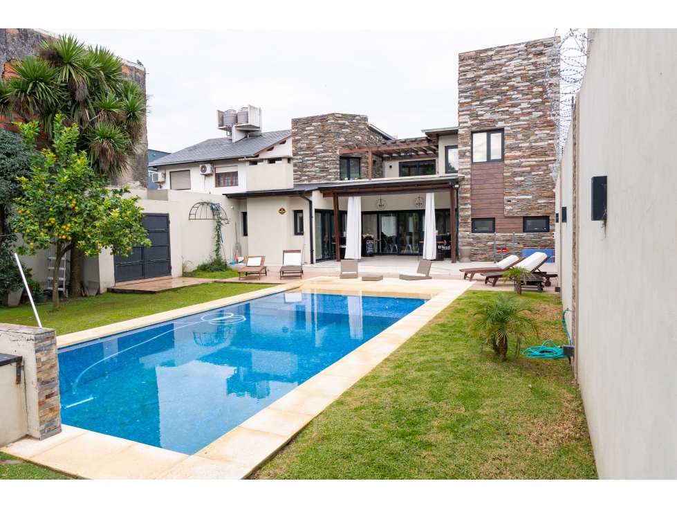 Chalet 5 amb. quincho, parque y piscina - A. Roffo y Av. Constitucion - 4