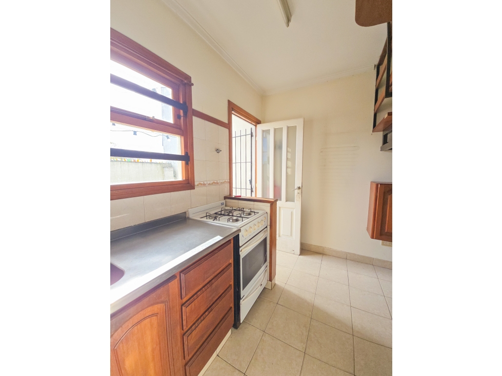 Departamento 2 amb. con patio (1° piso por esc.) - Funes y Avellaneda - 6