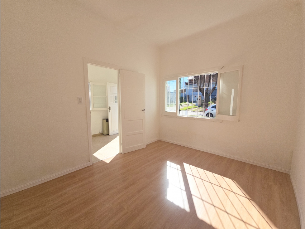 Casa 3 amb. con entrada p/auto, garage y patio- Las Avenidas — foto 4