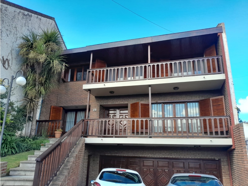 Casa 4 ambientes con dependencia Zona San Carlos