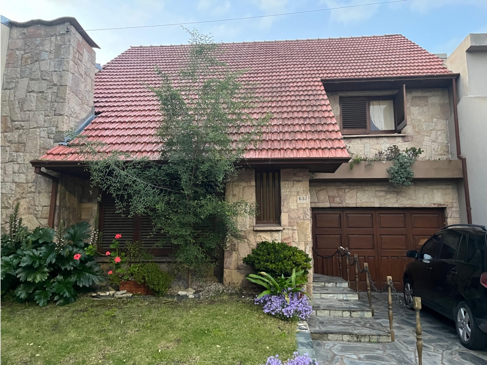 Chalet APTO CRÉDITO 4 ambientes - Zona Mundialista - Mar del Plata