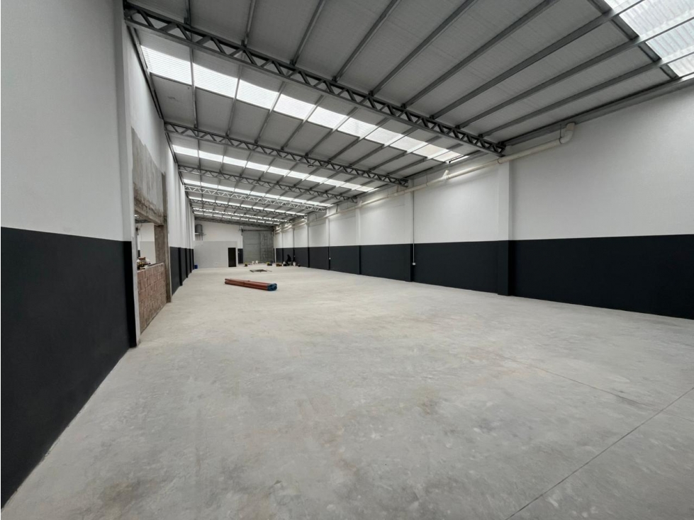 Galpón a Estrenar 430 m² Ayacucho y Champagnat - 4
