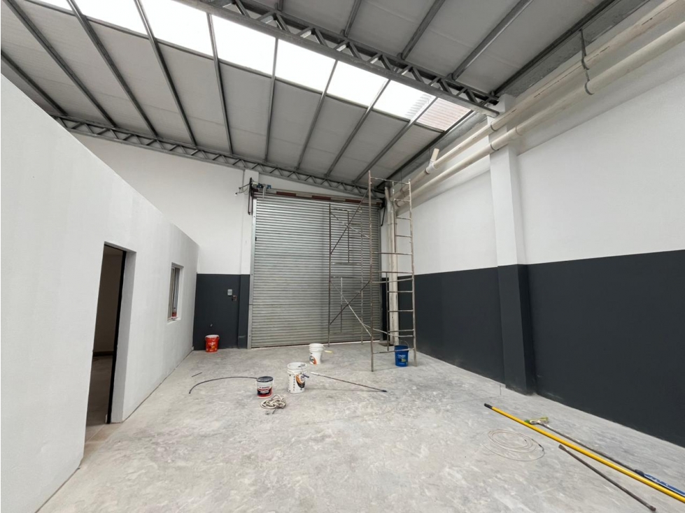 Galpón a Estrenar 430 m² Ayacucho y Champagnat - 2