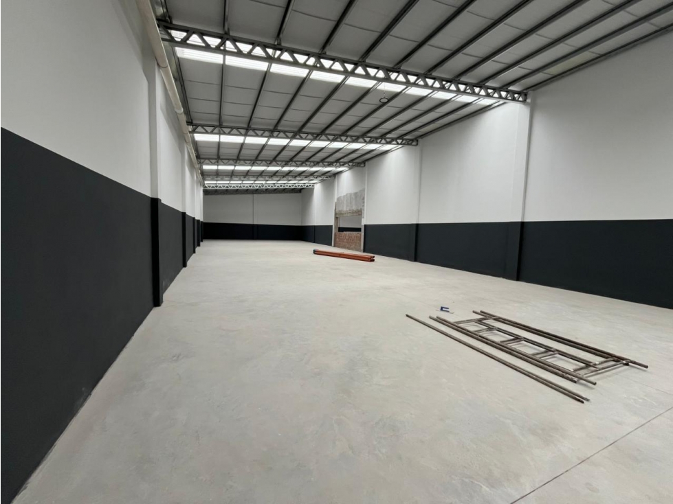Galpón a Estrenar 430 m² Ayacucho y Champagnat - 3