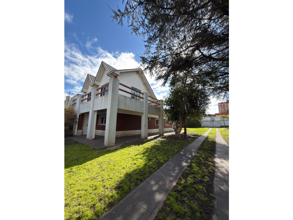 VENTA CASA 5 AMB CON GRAN PARQUE Y PISCINA BARRIO ZACAGNINI — foto 2