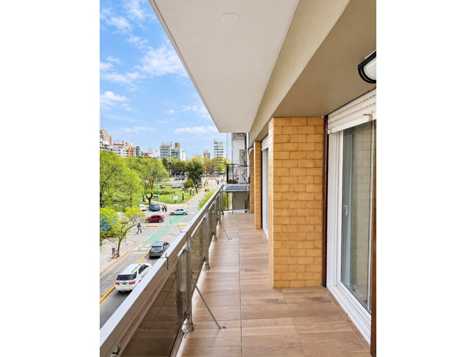 EXCLUSIVO DEPTO 4 AMB con dep. cochera/baulera, vista a Plaza Mitre — foto 2