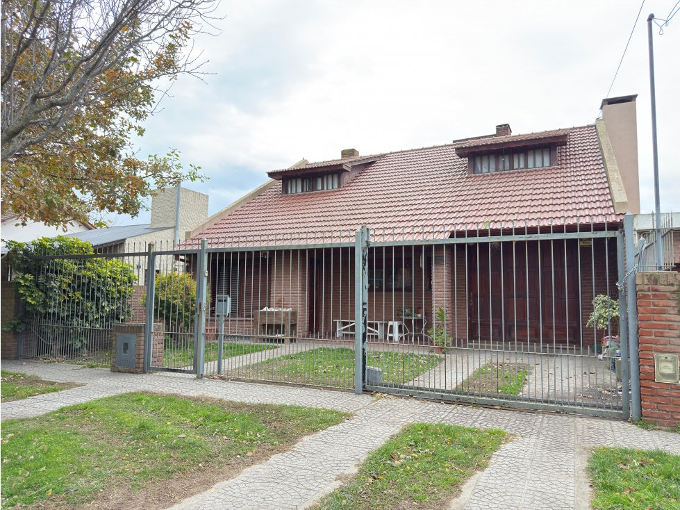VENTA CHALET (5) AMB. RETASADO APTO CREDITO - LOS PINARES — foto 3