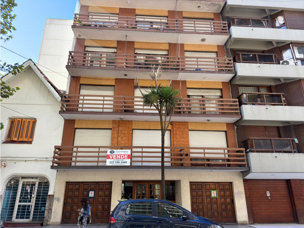 VENTA SEMIPISO (3) AMBIENTES CON COCHERA DOBLE LA PERLA — foto 4
