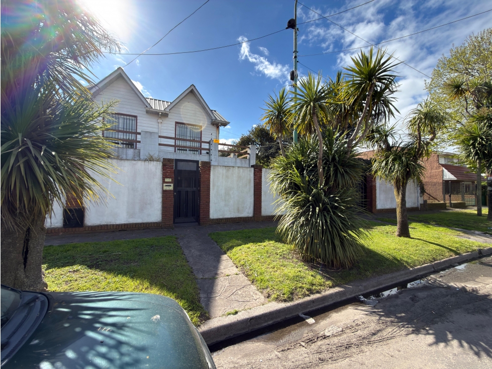 VENTA CASA 5 AMB CON GRAN PARQUE Y PISCINA BARRIO ZACAGNINI — foto 4