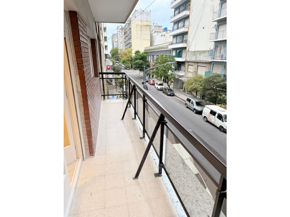 VENTA / DEPARTAMENTO DE 3 AMBIENTES A LA CALLE / MAR DEL PLATA