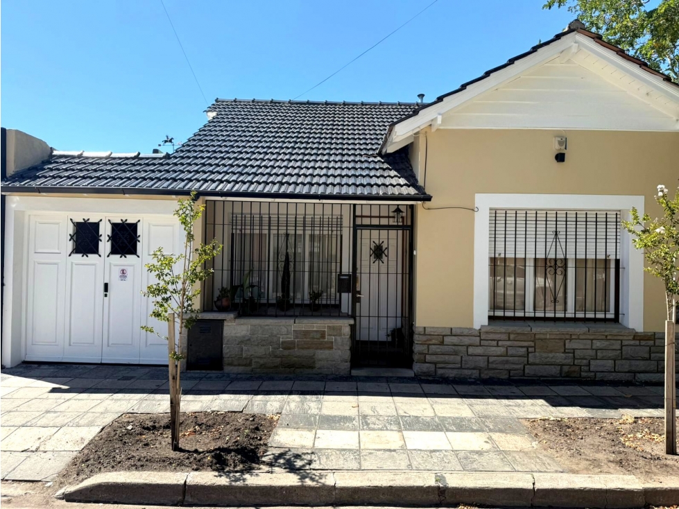 VENTA/ CHALET 3 AMBIENTES CON COCHERA/ MAR DEL PLATA