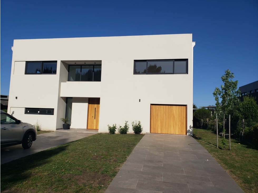 VENTA/ CHALET A ESTRENAR DE 4 AMBIENTES EN 2 PLANTAS / MAR DEL PLATA - 1