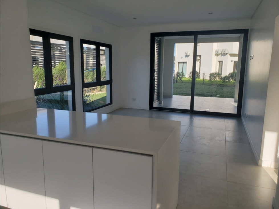VENTA/ CHALET A ESTRENAR DE 4 AMBIENTES EN 2 PLANTAS / MAR DEL PLATA - 2
