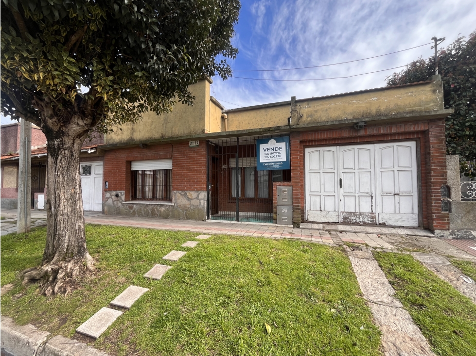 VENTA CASA 3 AMBIENTES CON GJE Y PARQUE / MAR DEL PLATA - 1