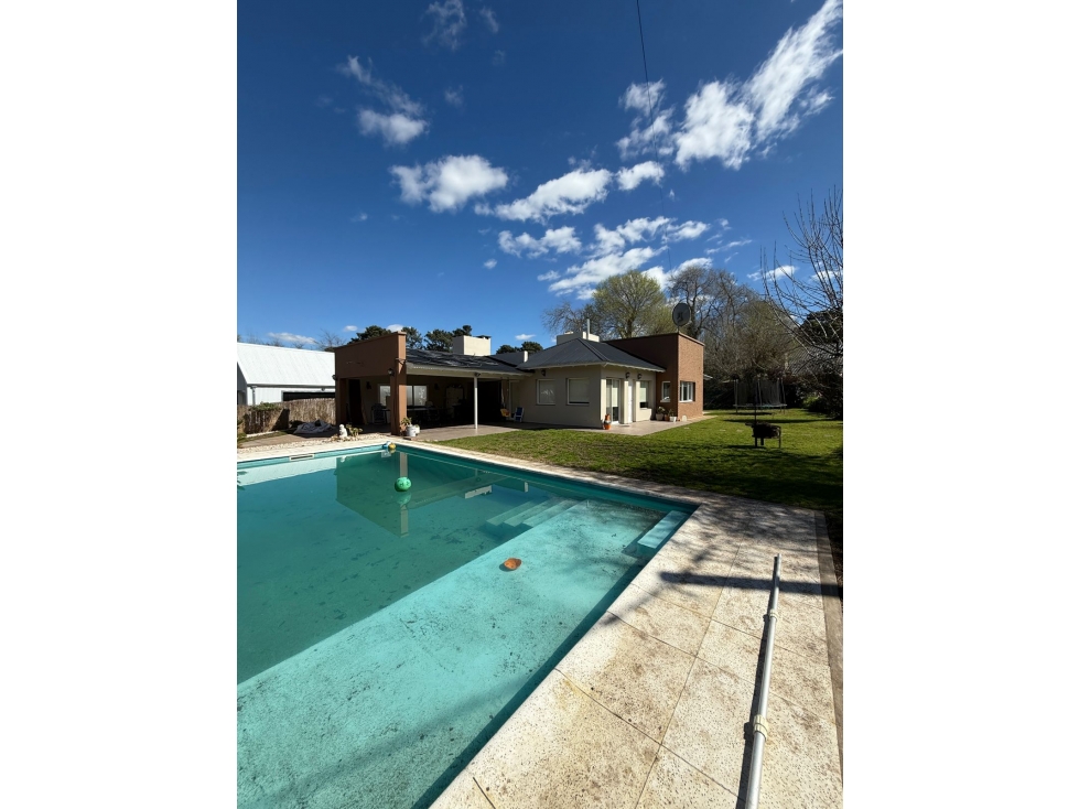 VENTA / CASA MODERNA CON GAS NATURAL / SIERRA DE LOS PADRES