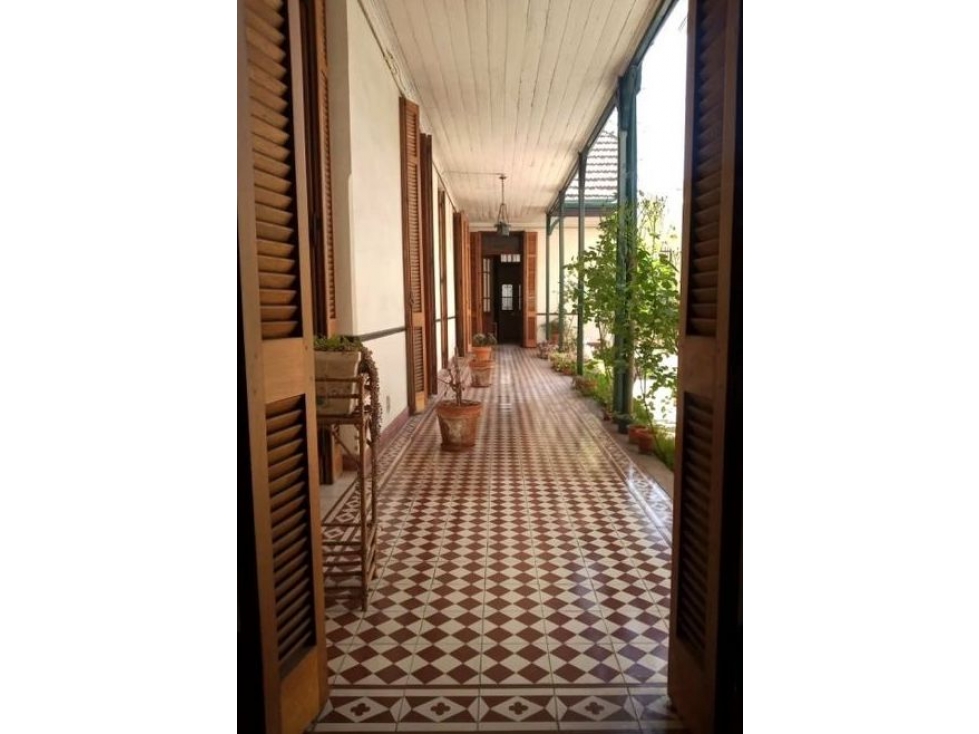 VENTA / CHALET / CASONA ANTIGUA / 7 AMBIENTES / LA PERLA MAR DEL PLATA - 1