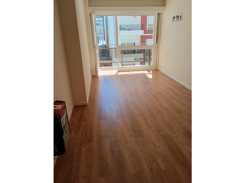 VENTA/ DEPARTAMENTO 2 AMBIENTES A LA CALLE C./ BALCON / MAR DEL PLATA