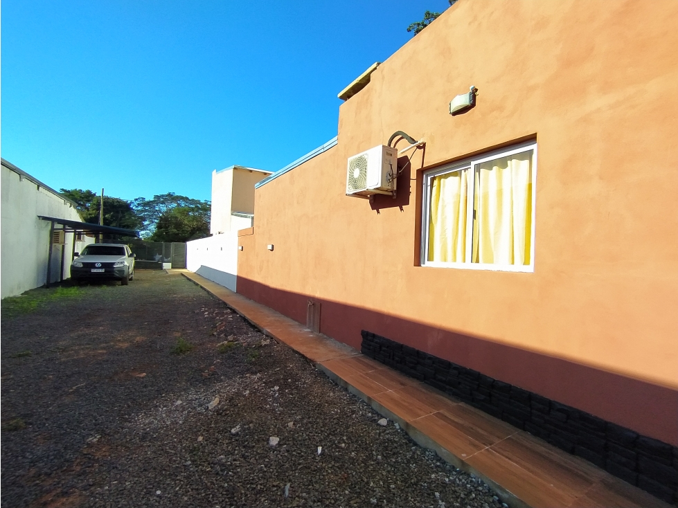 VENTA DE 2 CASAS ZONA QUARANTA Y 213 — foto 2