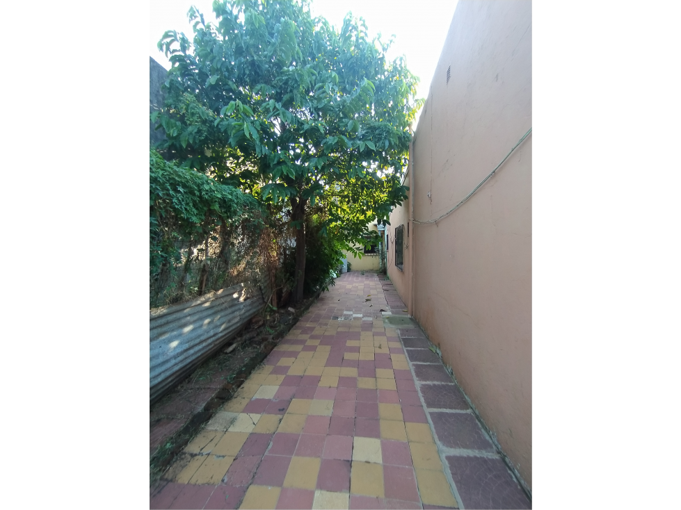 TERRENO CON CASA A RECICLAR ZONA LAVALLE Y MARTIN FIERRO — foto 2