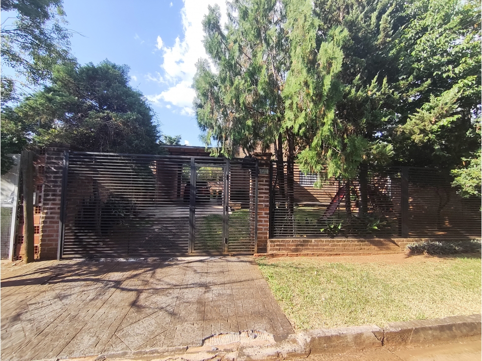 CASA EN ITAEMBE MINI ZONA AV 131 Y 200